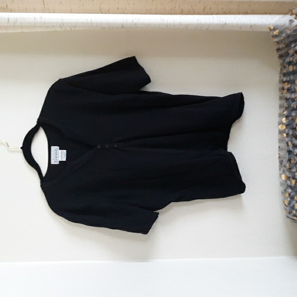 Basic Editions Sweaters - Basic Editions Black short sleeve sweater (#32)